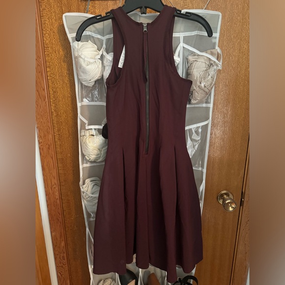 Lululemon “Here to There” Dress Size 4 Bordeaux Drama - Picture 5 of 5